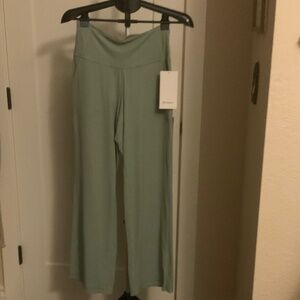 NWT lululemon Align HR wide leg pant 31” Size 8 sage/sea foam